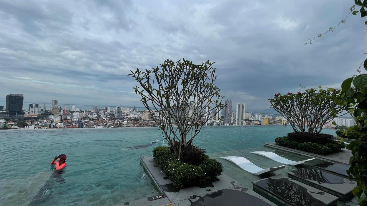 13 Beacon Executive Suites #Rooftoppool #Luxurysuites George Town Exteriör bild