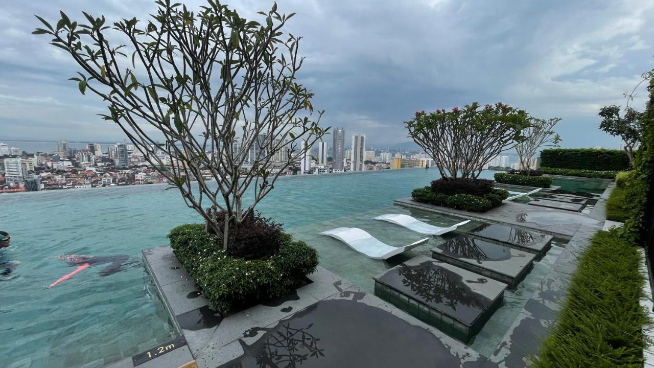 13 Beacon Executive Suites #Rooftoppool #Luxurysuites George Town Exteriör bild