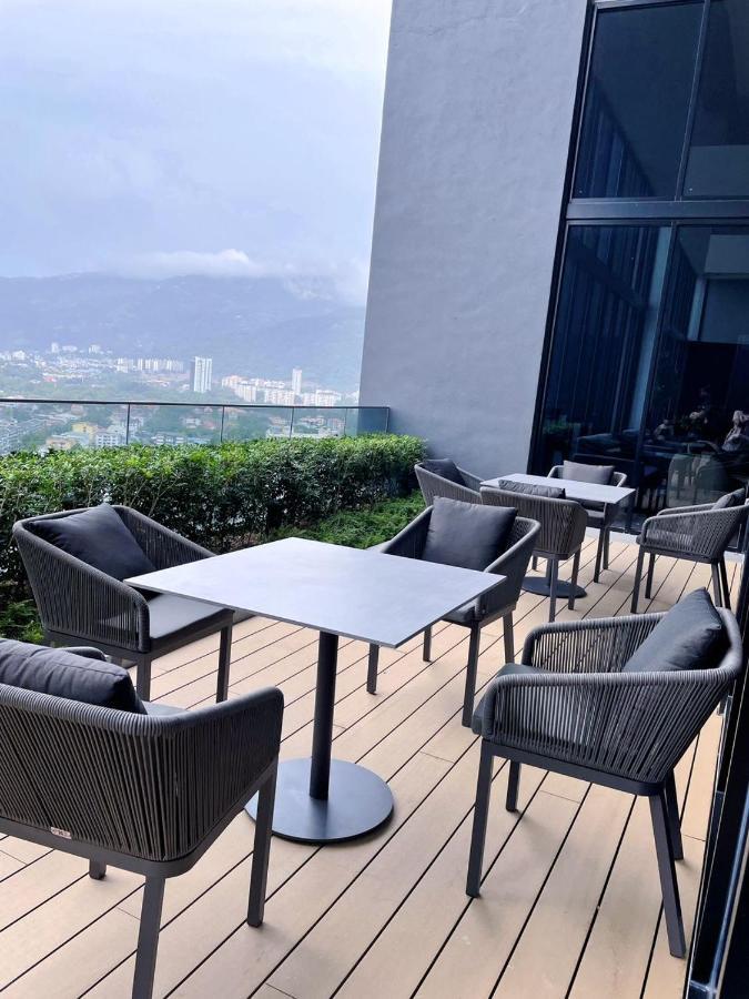 13 Beacon Executive Suites #Rooftoppool #Luxurysuites George Town Exteriör bild